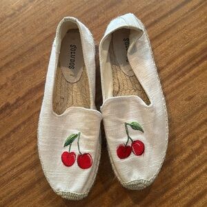 Soludos 7.5 women’s cherry and tan shoes